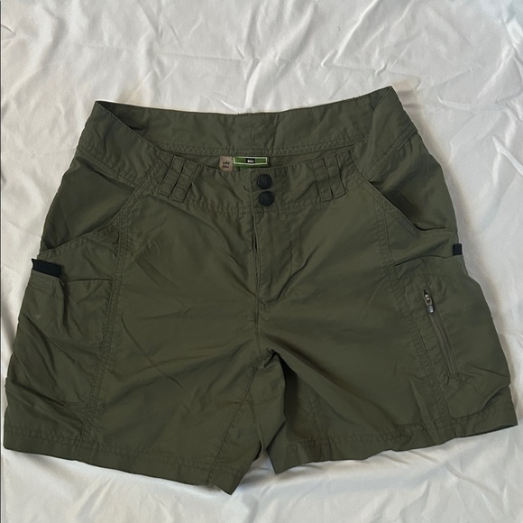 REI Pants - REI Olive Green Women's Athletic Shorts